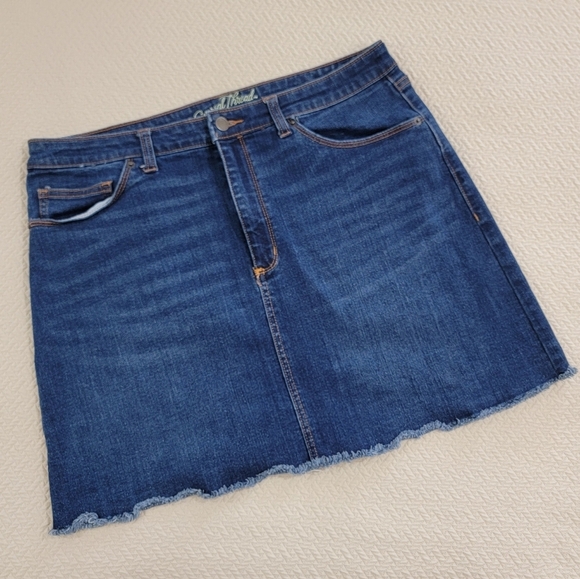 Universal Thread Denim Blue Skirt Size 14 Cut Off Jeans Frayed Hem Fringe - Picture 3 of 13
